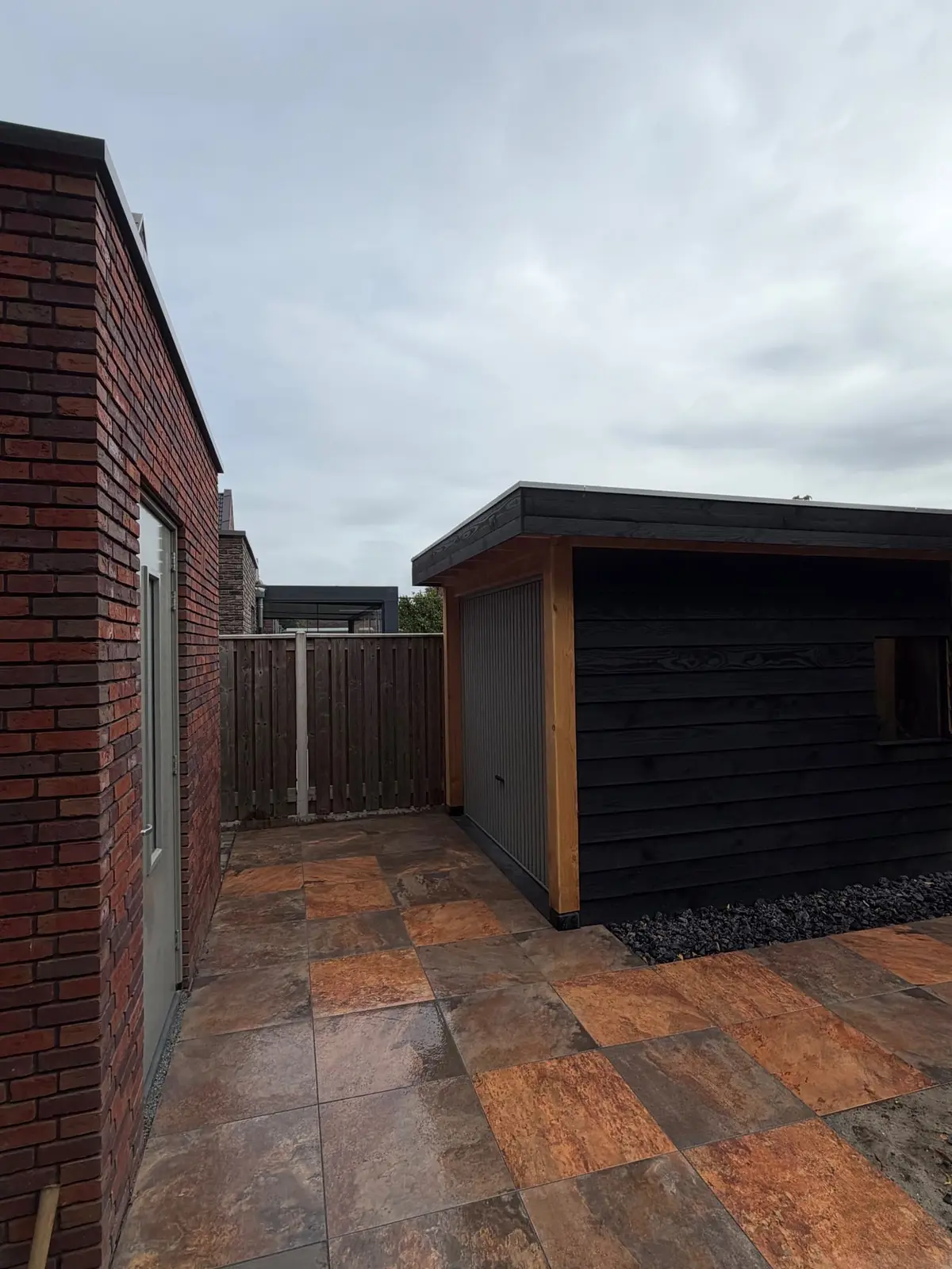 Bestrating tussen de woning en garage