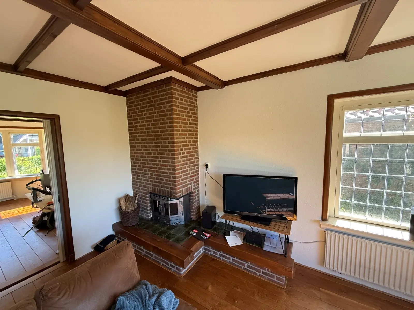 Bestaand plafond en schouw in de woonkamer